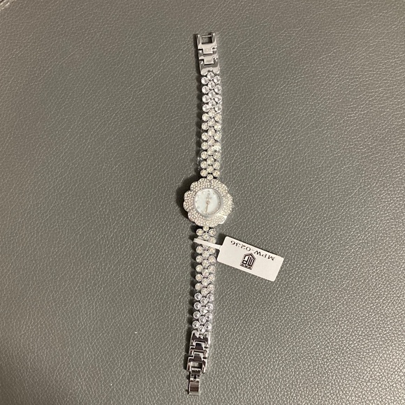 Montres Prestige X Invicta
Women's Watch, model number MPW-0236. 28MM Steel - Picture 4 of 7